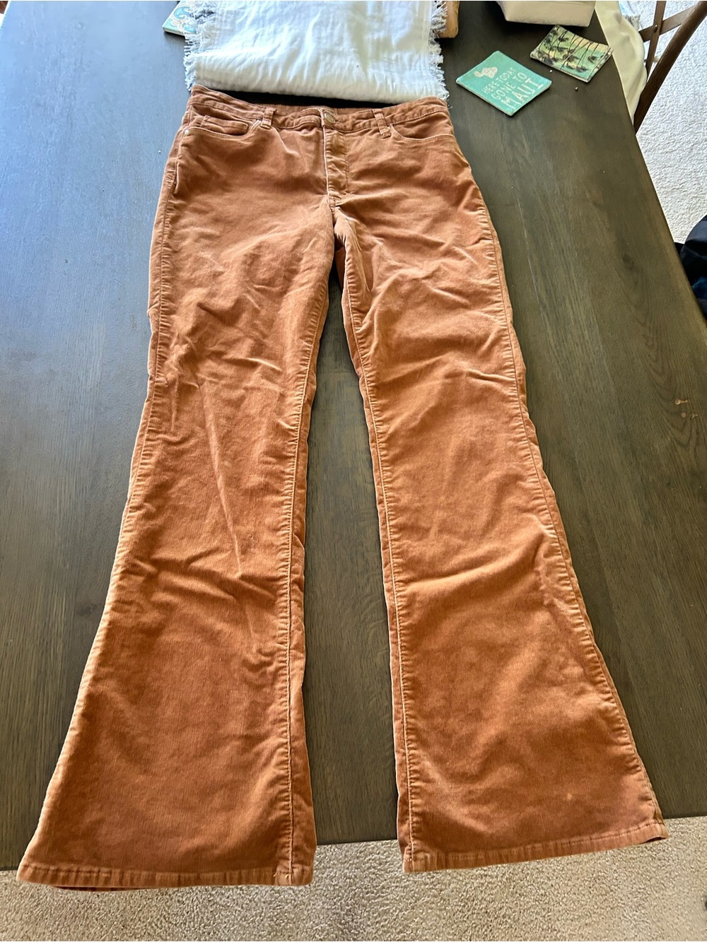 Kut from the Kloth Ana high rise fab ab flare corduroy pants in butterscotch - Picture 9 of 13